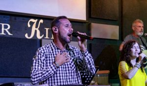 Ps Ben singing